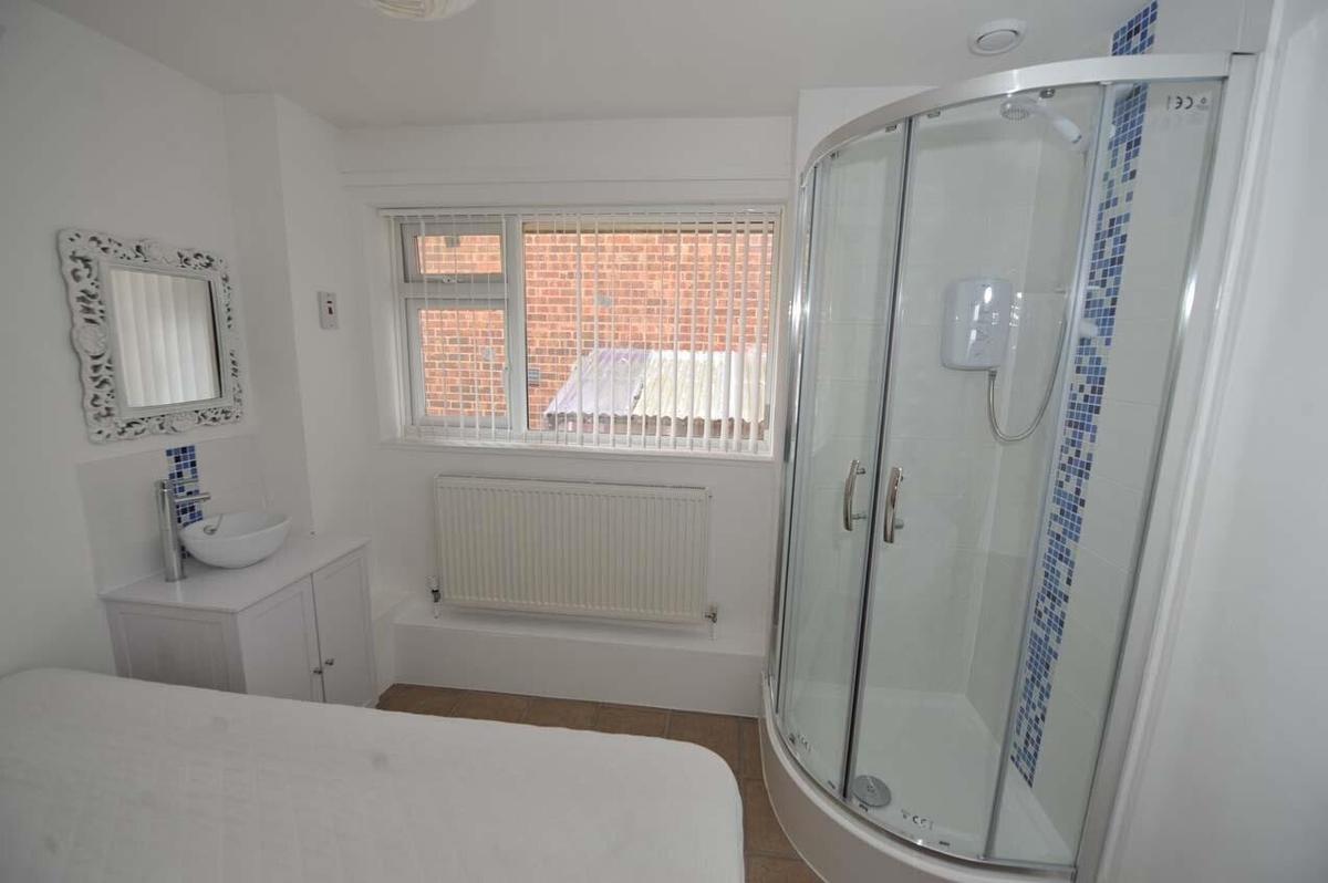 3 bedroom apartment for rent New Zealand Cottages, Canterbury, CT1 3PS