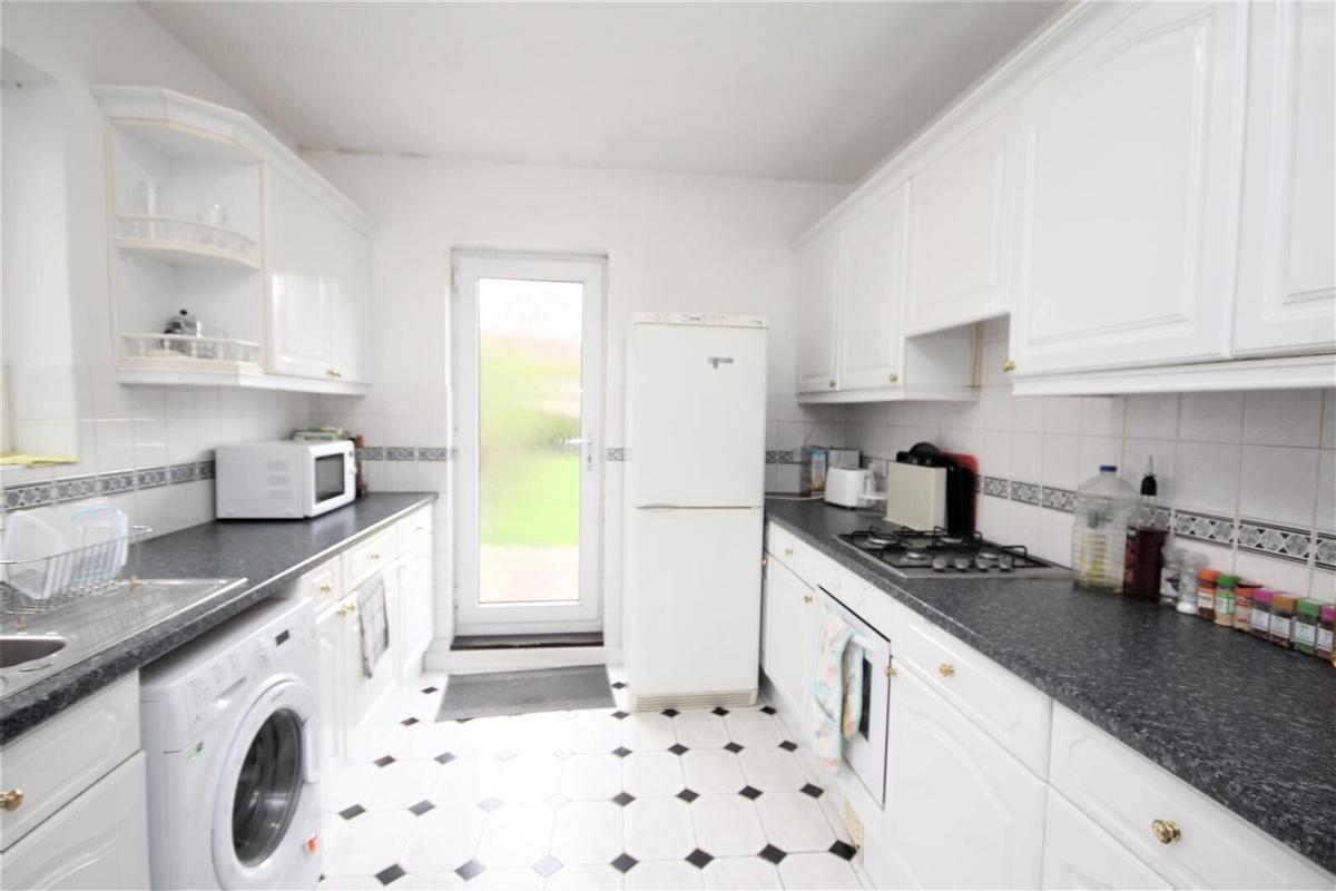 3 bedroom apartment for rent Aldershot Road, Surrey, GU2 8AJ UniHomes