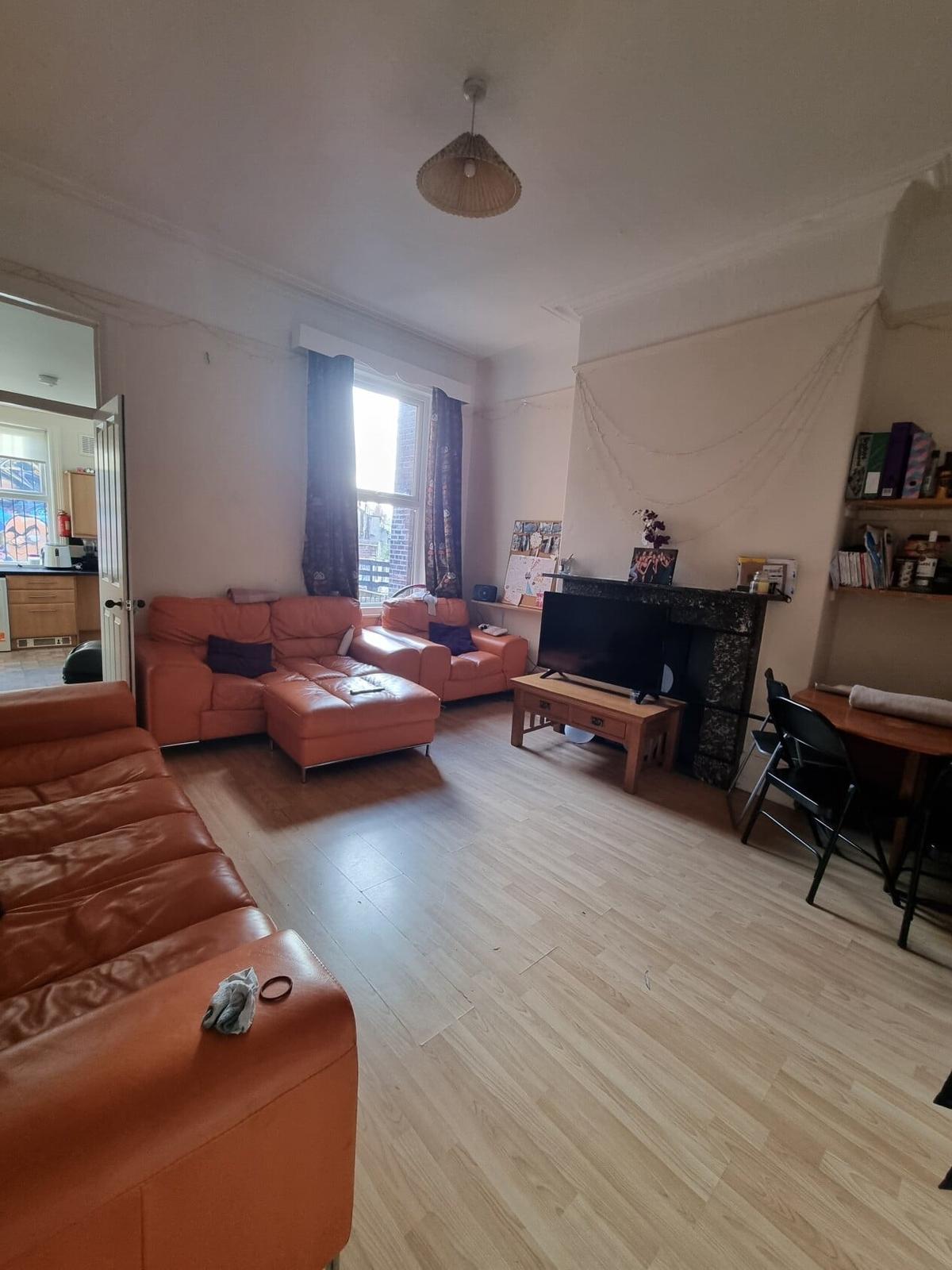 7 bedroom house for rent Brudenell Road, Leeds, LS6 1HA UniHomes