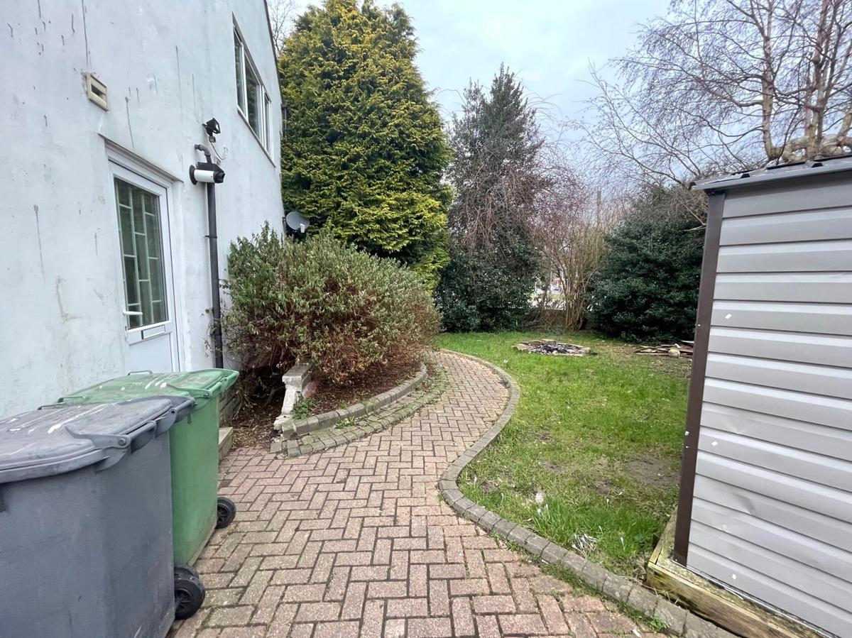 6 bedroom house for rent Kirkstall Lane, Leeds, LS5 2AB UniHomes