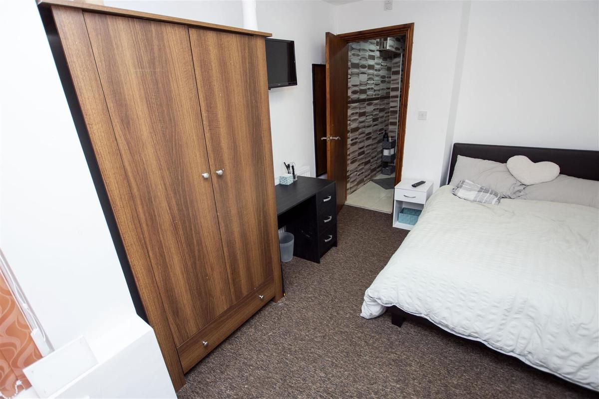 5 bedroom house for rent Holly Grove, Hubert Road, Birmingham, B29 6EQ UniHomes