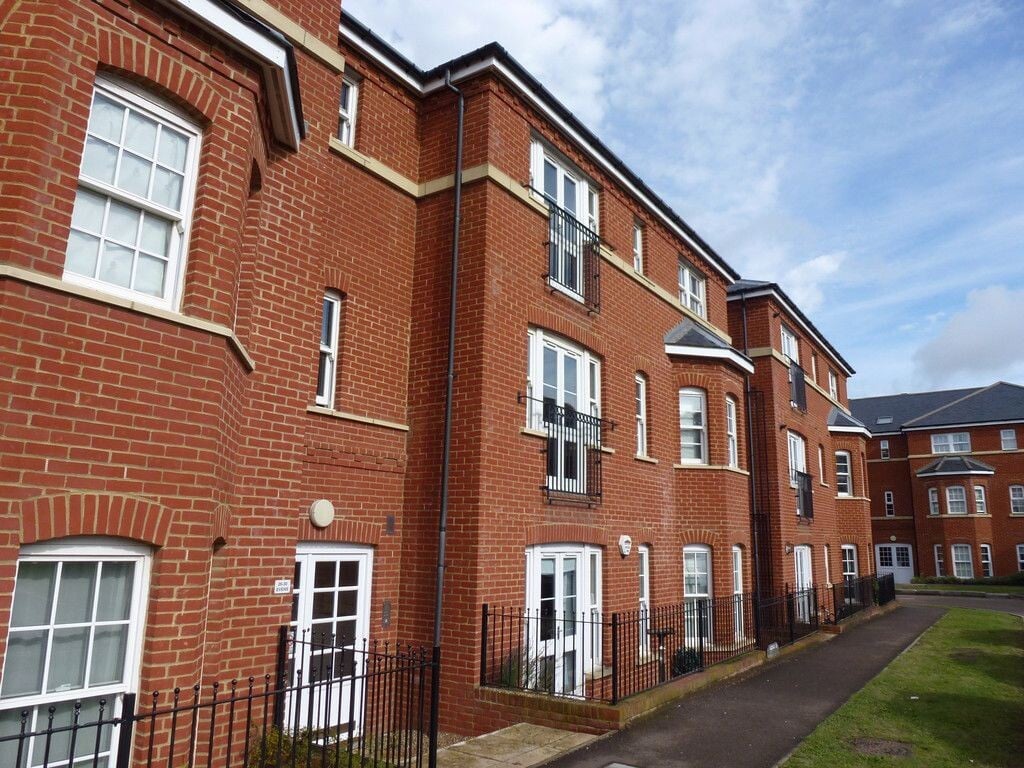 2 bedroom apartment for rent Roche Road, Canterbury, CT1 3FG