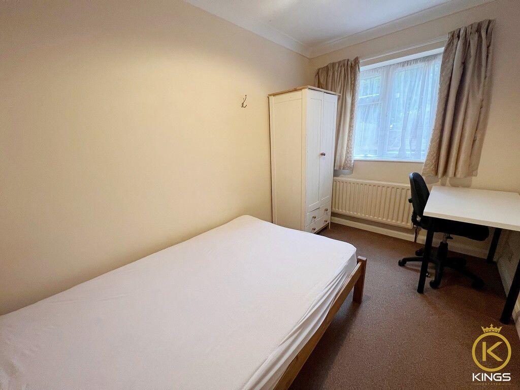 5 bedroom house for rent Hillcrest Road, Surrey, GU2 8HR UniHomes