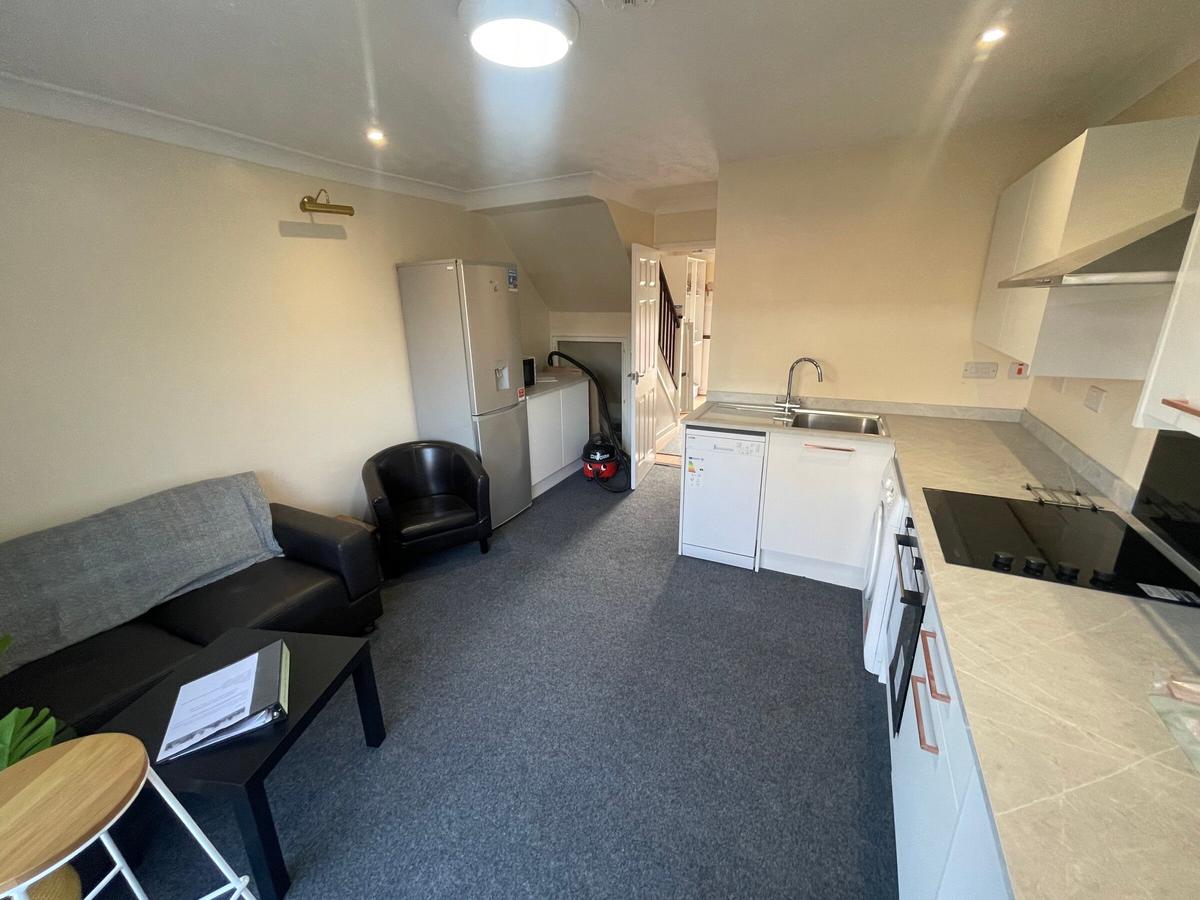 3 bedroom house for rent Meadow Close, Nottingham, NG2 3HZ UniHomes