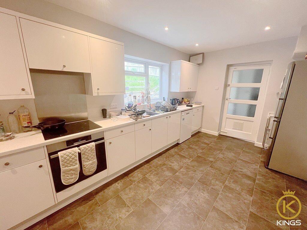 4 bedroom house for rent Park Barn Drive, Surrey, GU2 8ES UniHomes