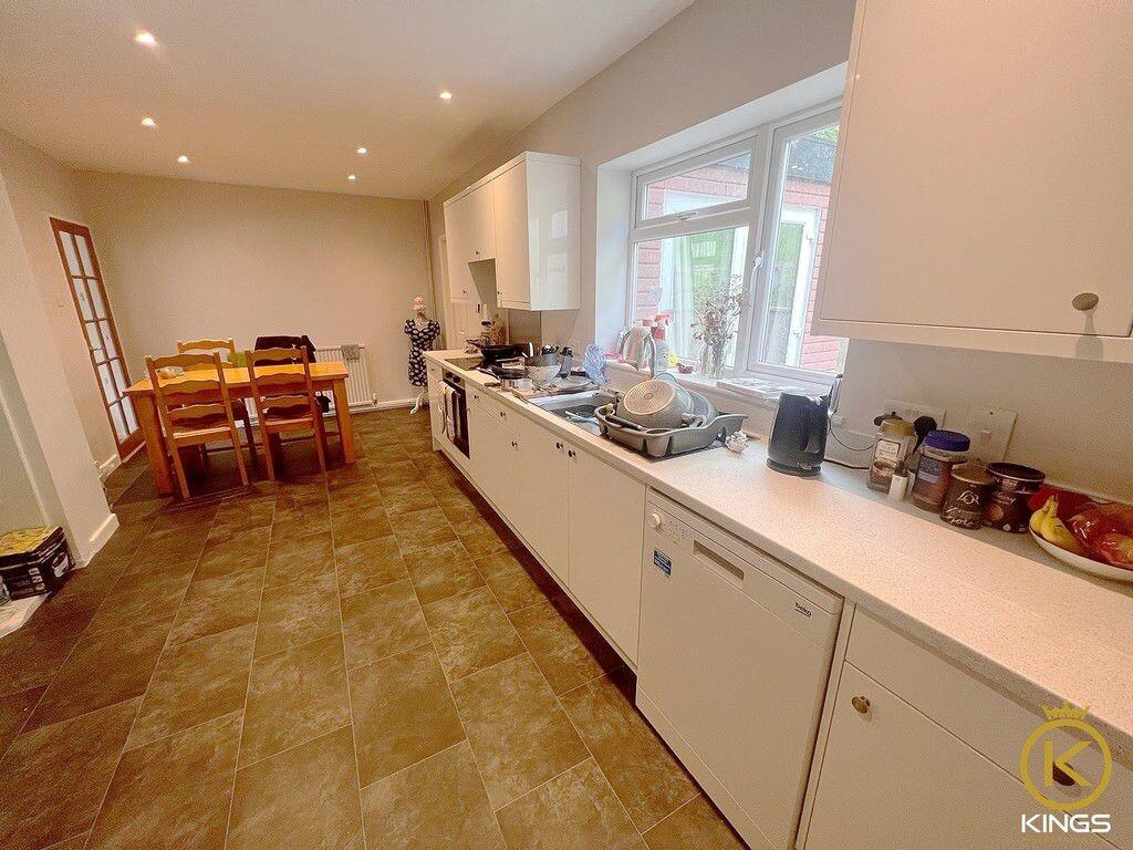 4 bedroom house for rent Park Barn Drive, Surrey, GU2 8ES UniHomes