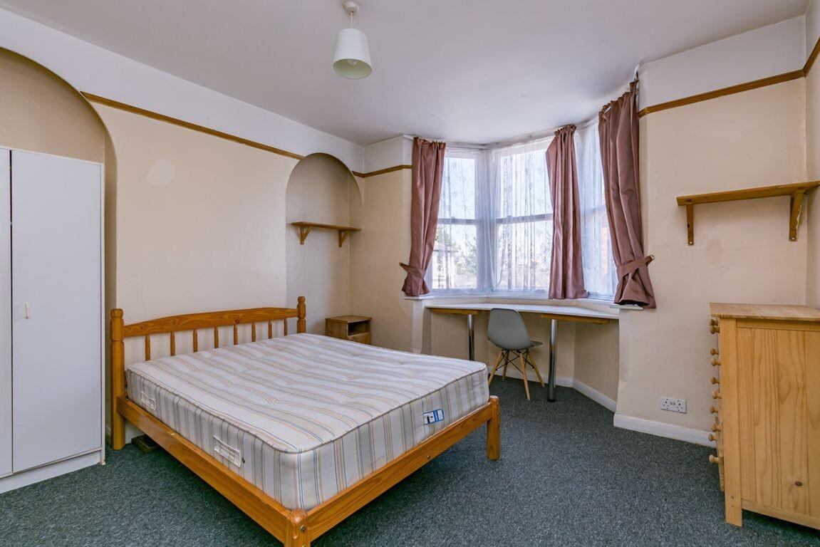 5 bedroom house for rent Denzil Road, Surrey, GU2 7NQ UniHomes