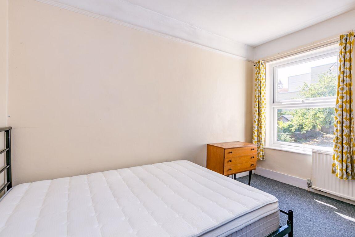 5 bedroom house for rent Denzil Road, Surrey, GU2 7NQ UniHomes