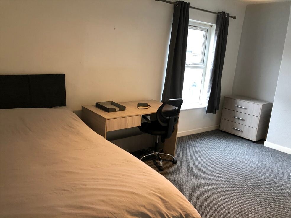 3 bedroom house for rent Queen Anne Street, StokeonTrent, ST4 2EQ