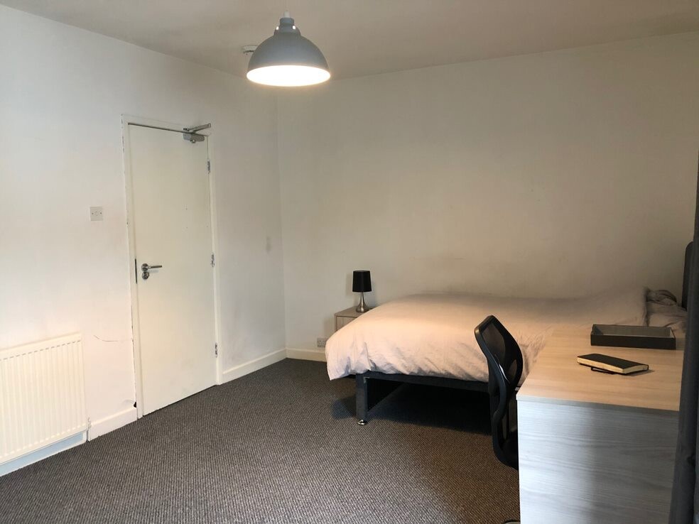 3 bedroom house for rent Queen Anne Street, StokeonTrent, ST4 2EQ