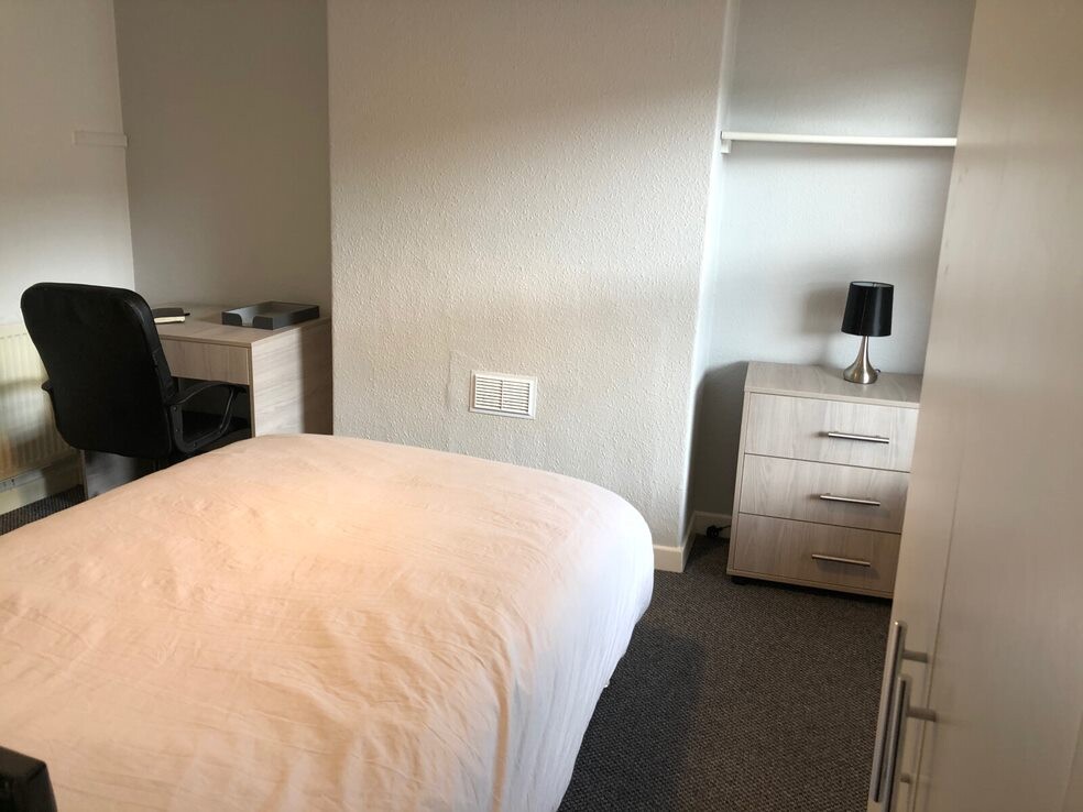 3 bedroom house for rent Queen Anne Street, StokeonTrent, ST4 2EQ