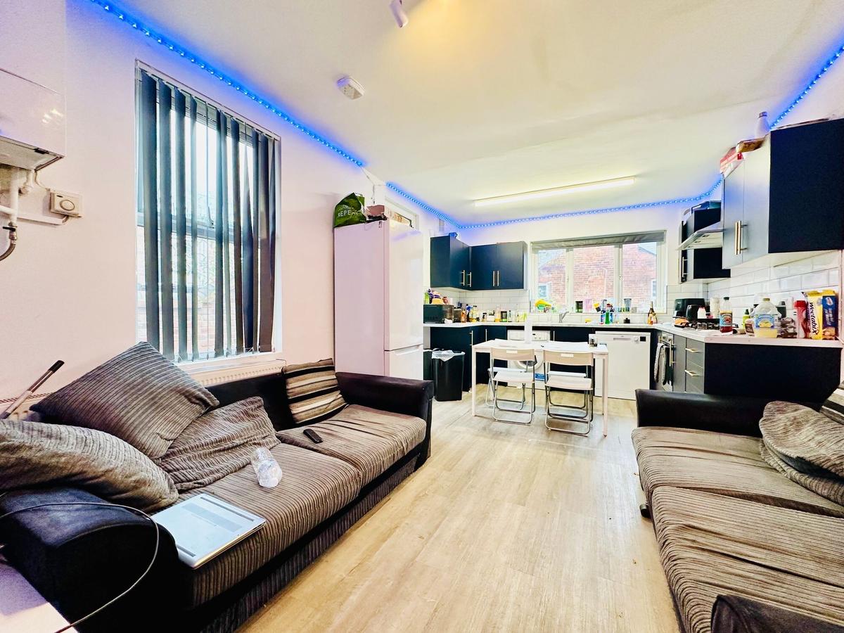 7 bedroom house on Douglas Road, Lenton, Nottingham