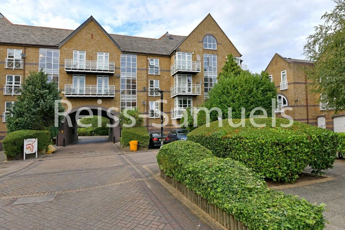 3 bedroom apartment for rent Eleanor Close London, SE16 6PW UniHomes
