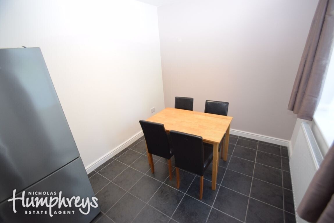 4 bedroom house for rent Woodhall Place, Keele, ST5 6RB UniHomes