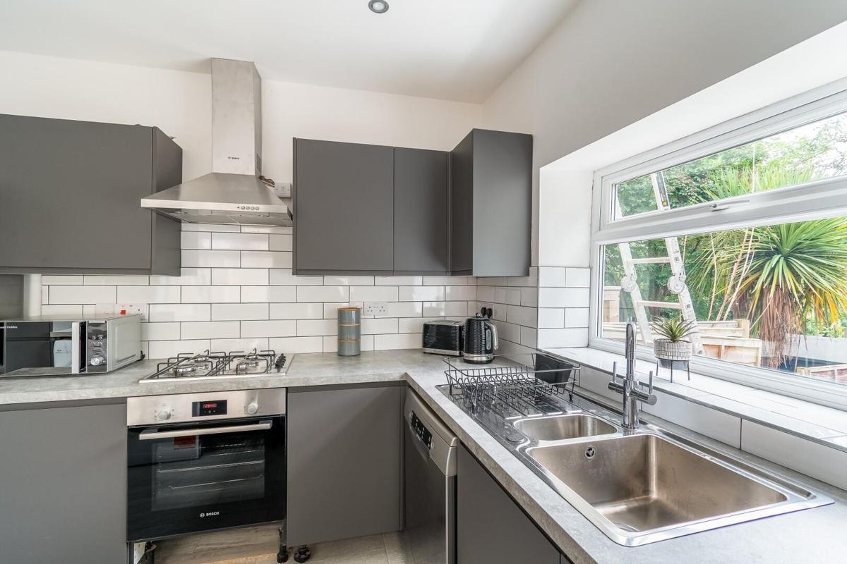 5 bedroom house for rent Newbridge Road, Bath, BA1 3HG UniHomes