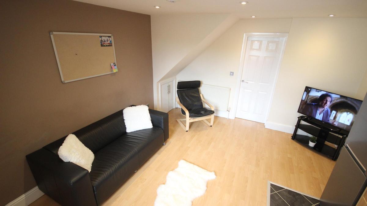 3 bedroom apartment for rent Ecclesall Road, Sheffield, S11 8PF UniHomes