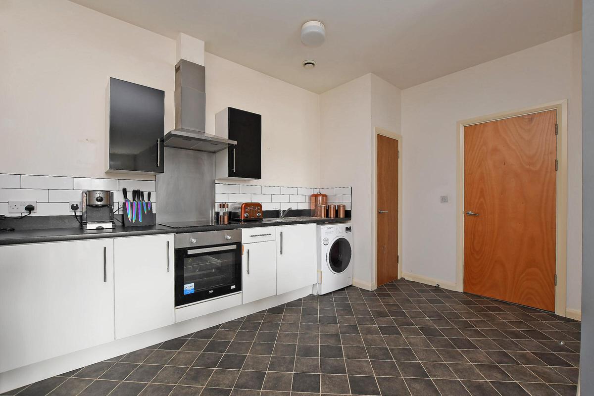 3 bedroom apartment for rent Lancing Road, Sheffield, S2 4ES UniHomes