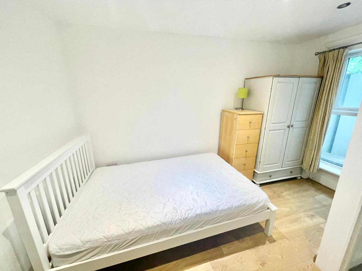 3 bedroom apartment for rent Wells Road, Bath, BA2 3AP UniHomes