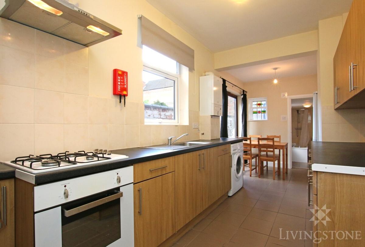 3 bedroom house on Montague Road (A), Clarendon Park, Leicester