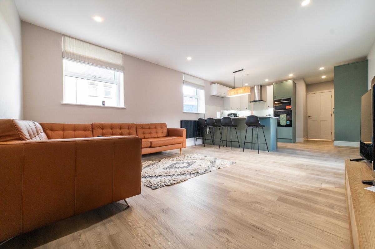 5 bedroom apartment on Merthyr Street, Cathays, Cardiff