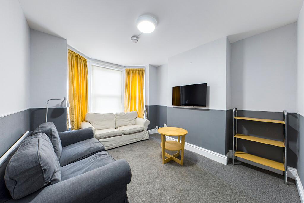 4 bedroom house for rent Sandhurst Road, Southampton, SO15 2FN UniHomes