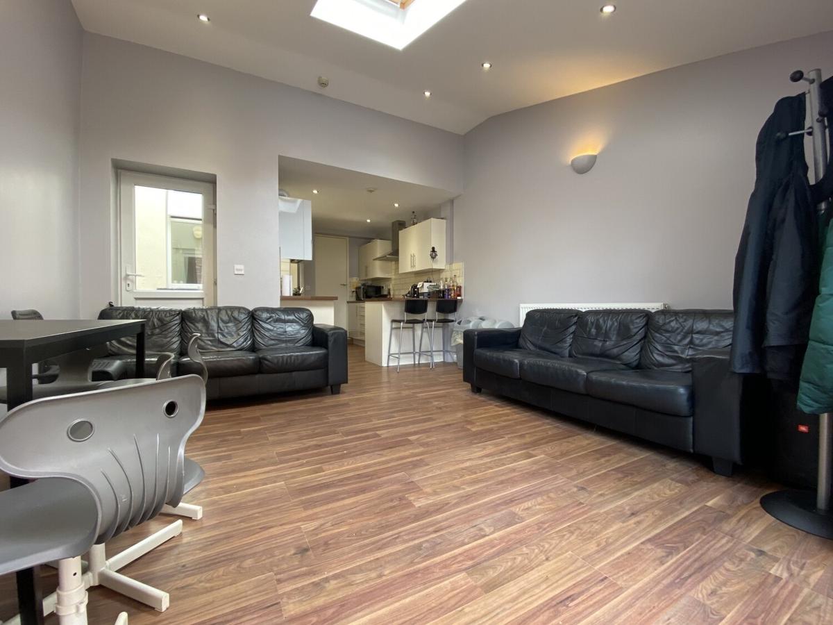 6 bedroom house on Rhymney Street, Cathays, Cardiff