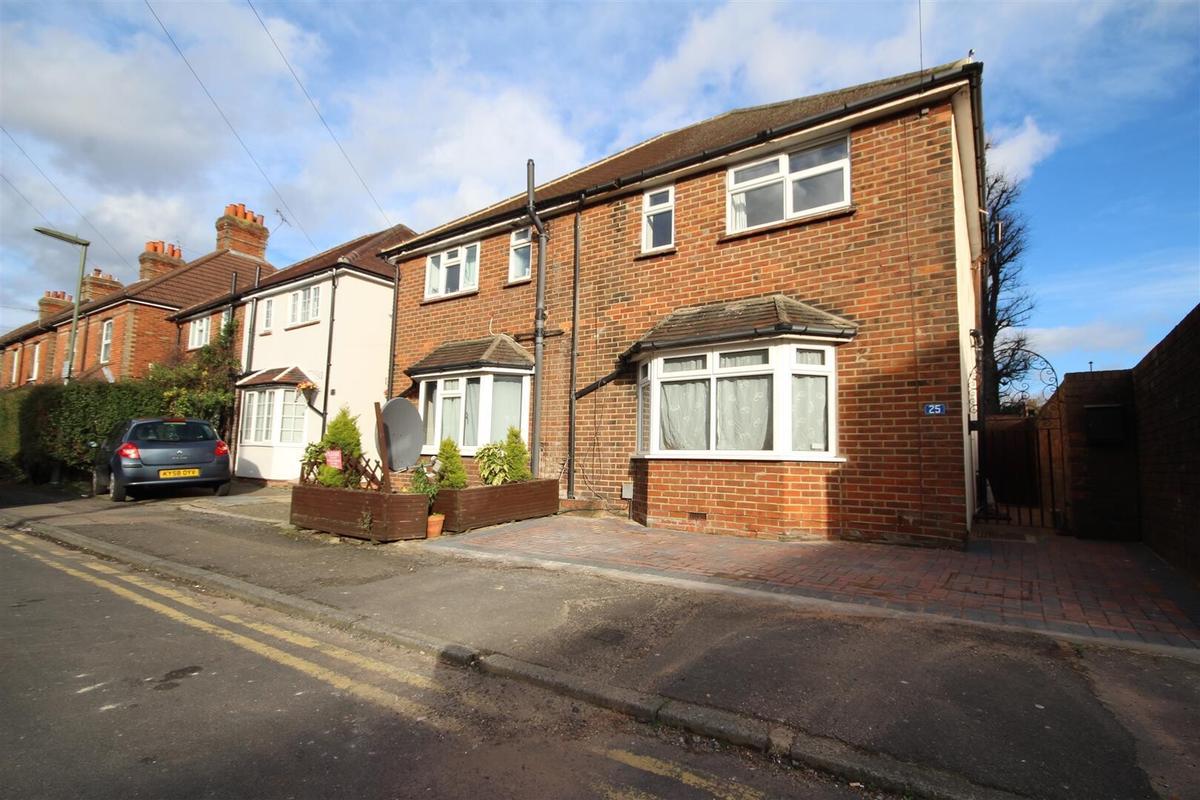 3 bedroom house for rent Margaret Road, Surrey, GU1 4QS UniHomes