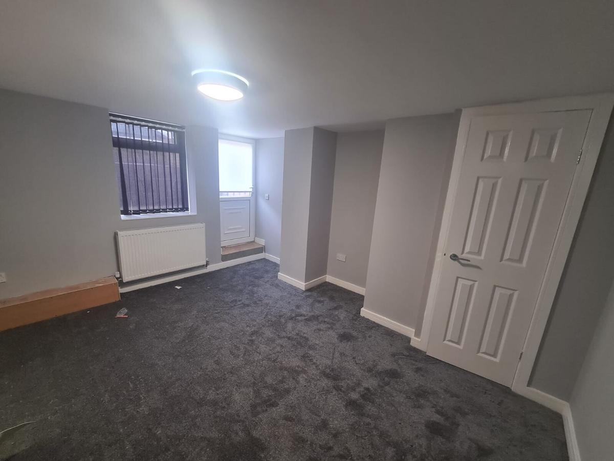 3 bedroom house for rent Woodview Road, Leeds, LS11 7EA UniHomes