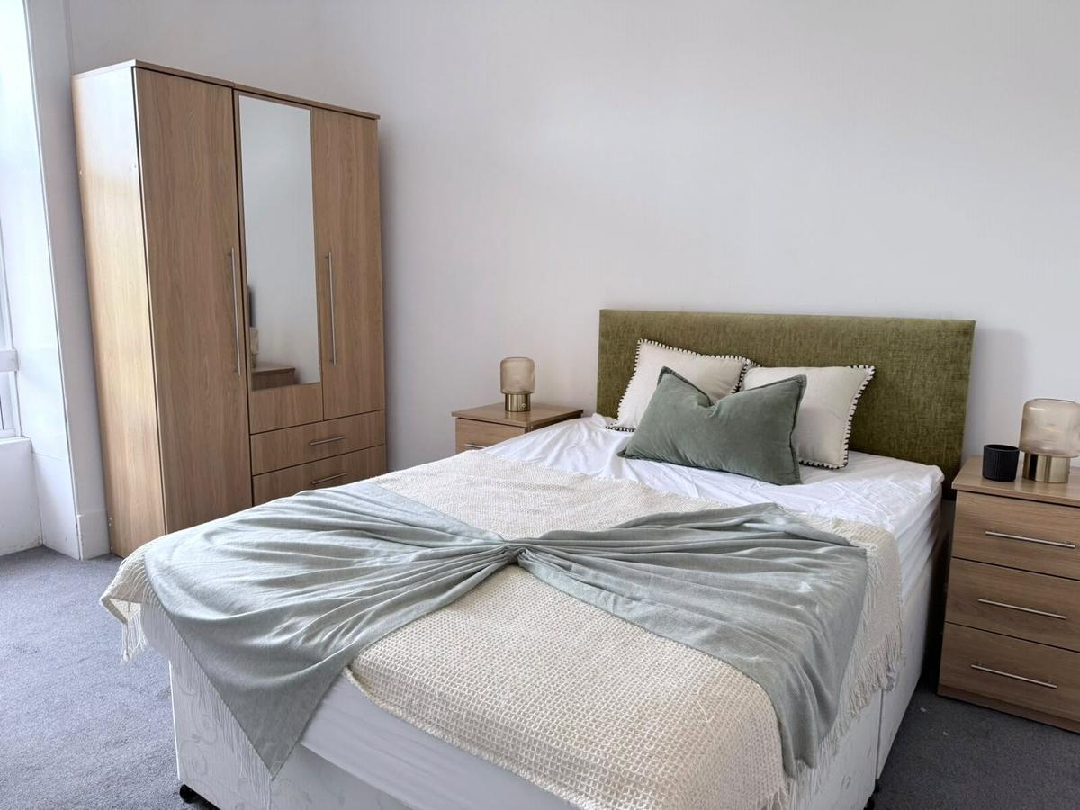 2 bedroom apartment on Union Place, West End, Dundee