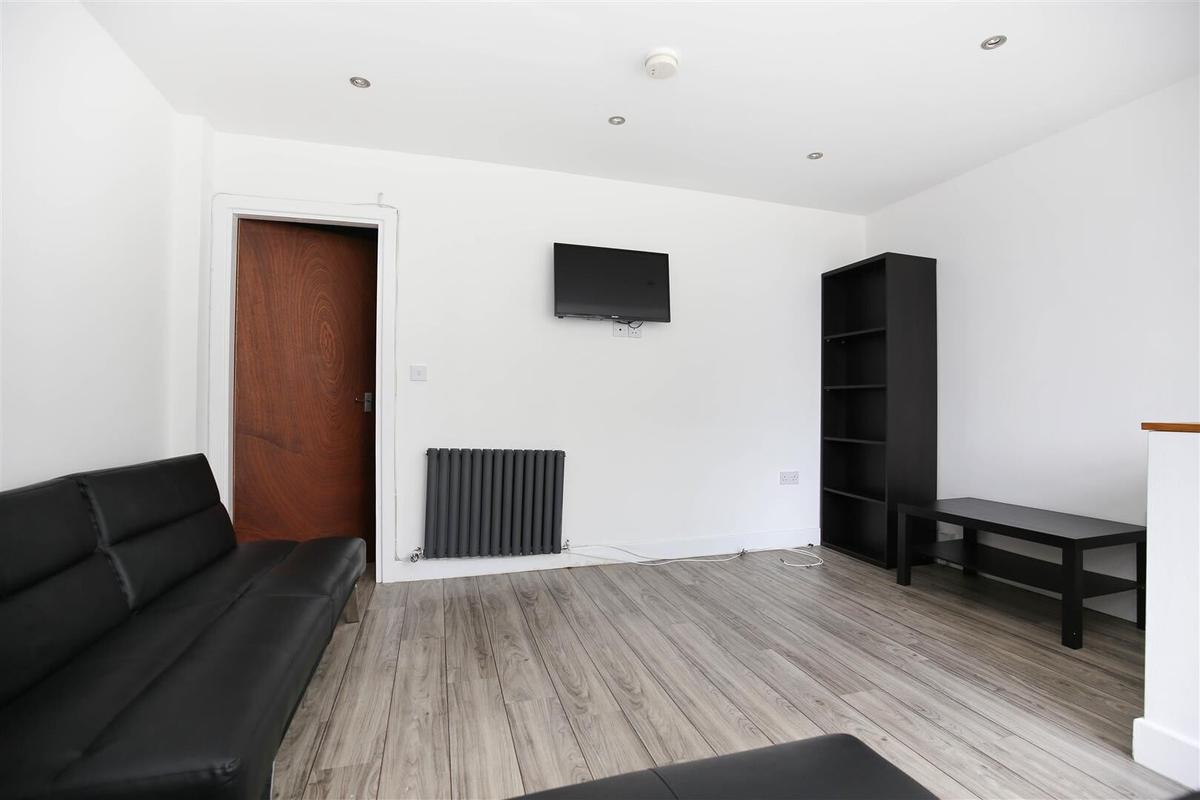 4 bedroom apartment for rent Simpson Terrace, Newcastle, NE2 1XB UniHomes