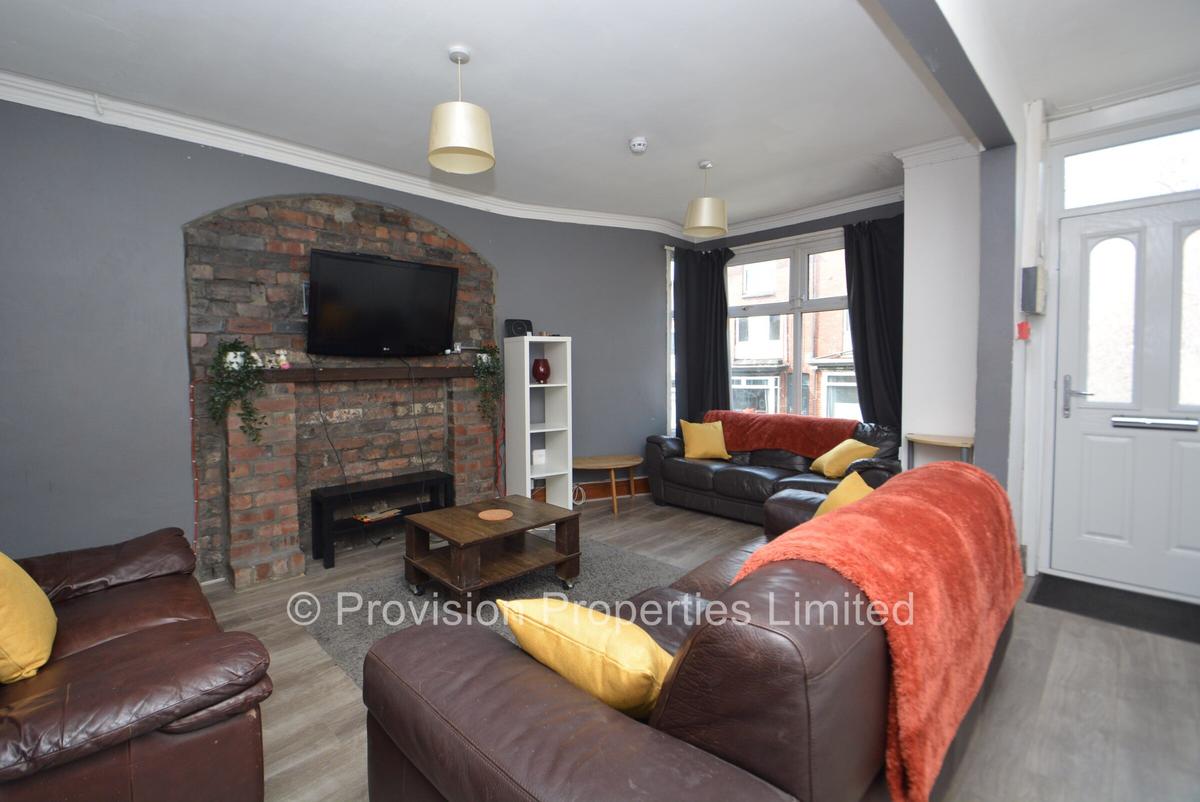 8 bedroom house on Manor Drive Leeds, Hyde Park, Leeds