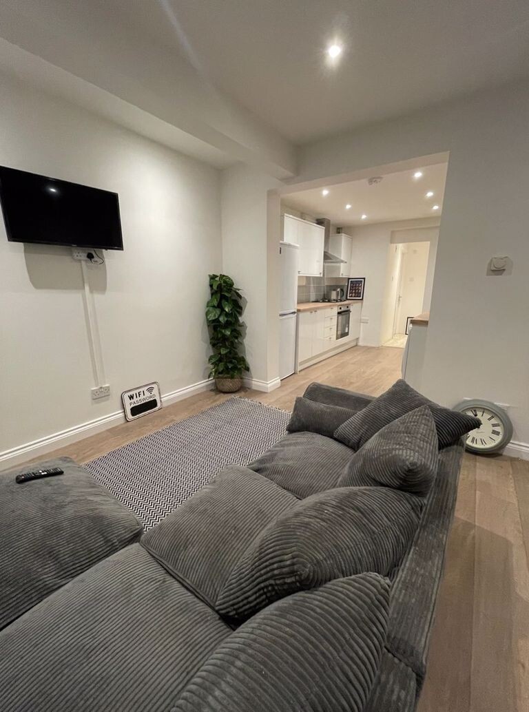 4 bedroom house for rent Cleveland Road, Portsmouth, PO5 1SG UniHomes