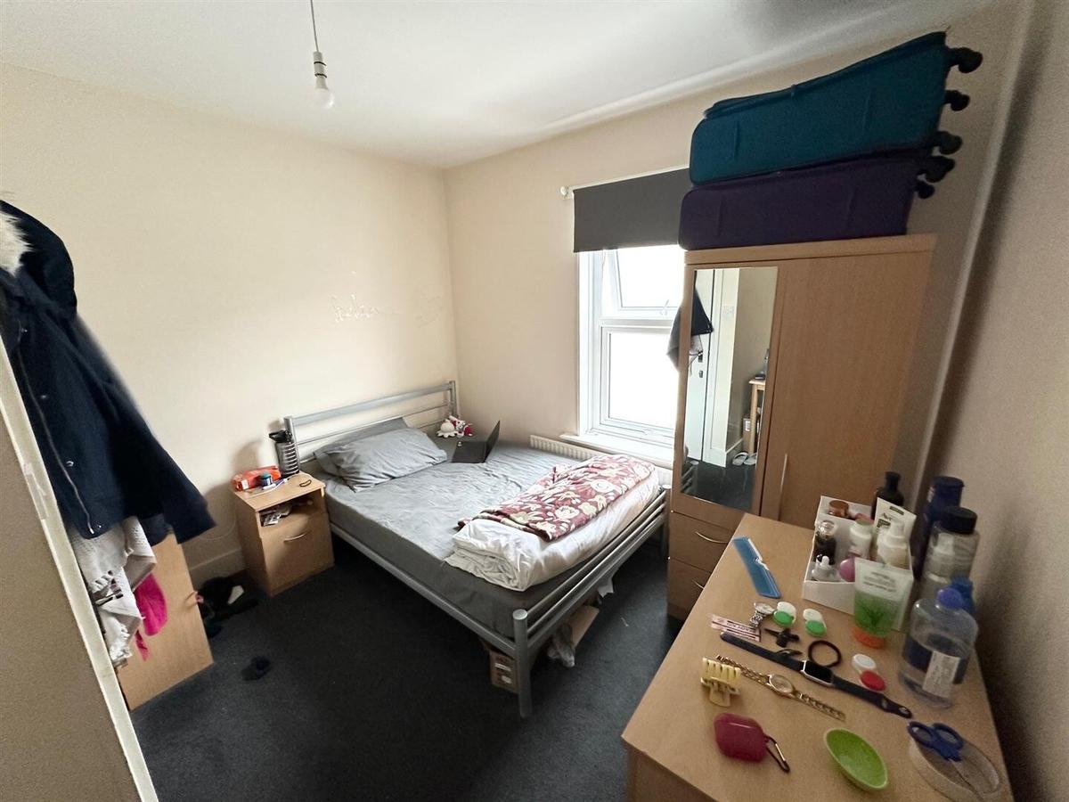 6 bedroom house for rent Cowley Mill Road, London, UB8 2QB UniHomes