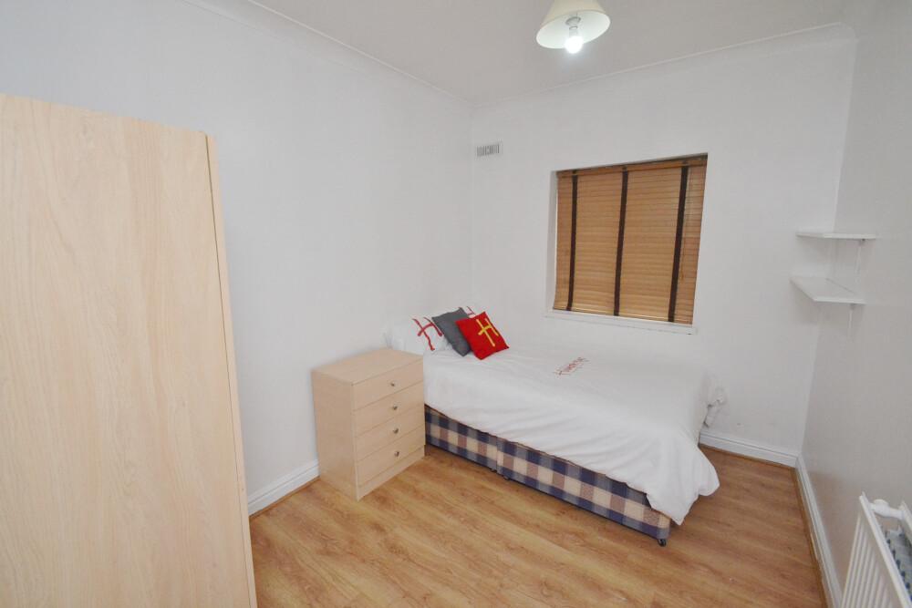 5 bedroom house for rent Standish Road, Manchester, M14 6NP UniHomes