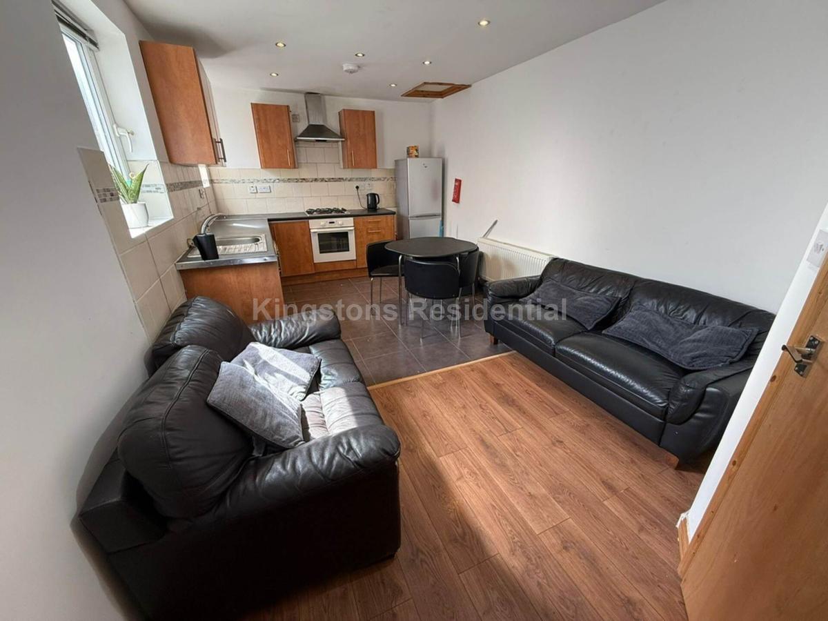 4 bedroom house on Albany Road Roath, Roath, Cardiff