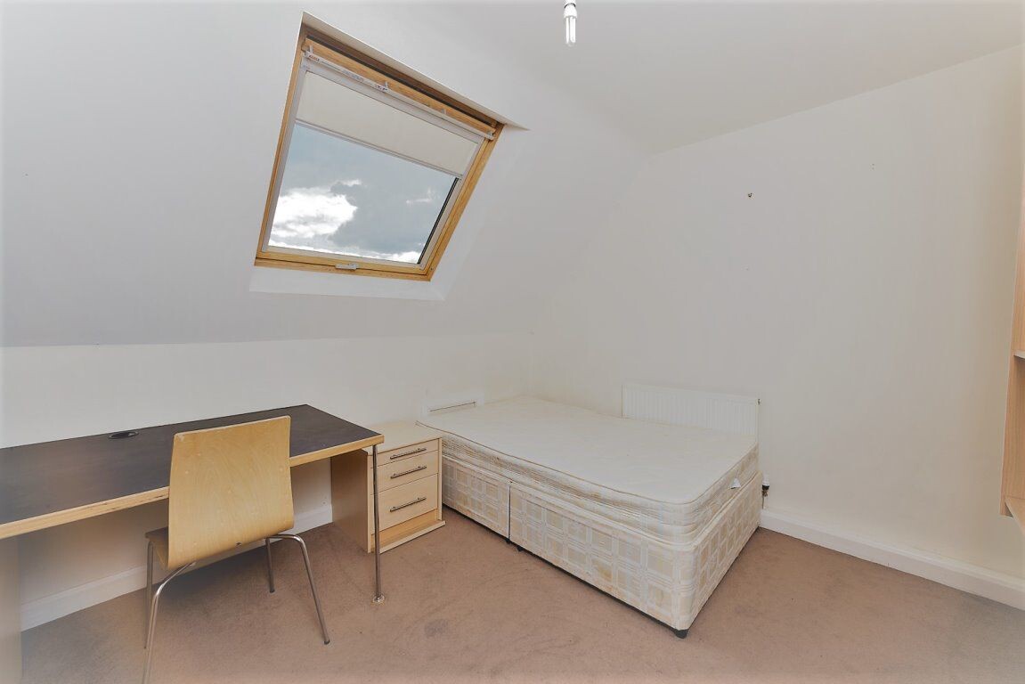 4 bedroom house for rent Kirkstall Lane, Leeds, LS5 3BE UniHomes