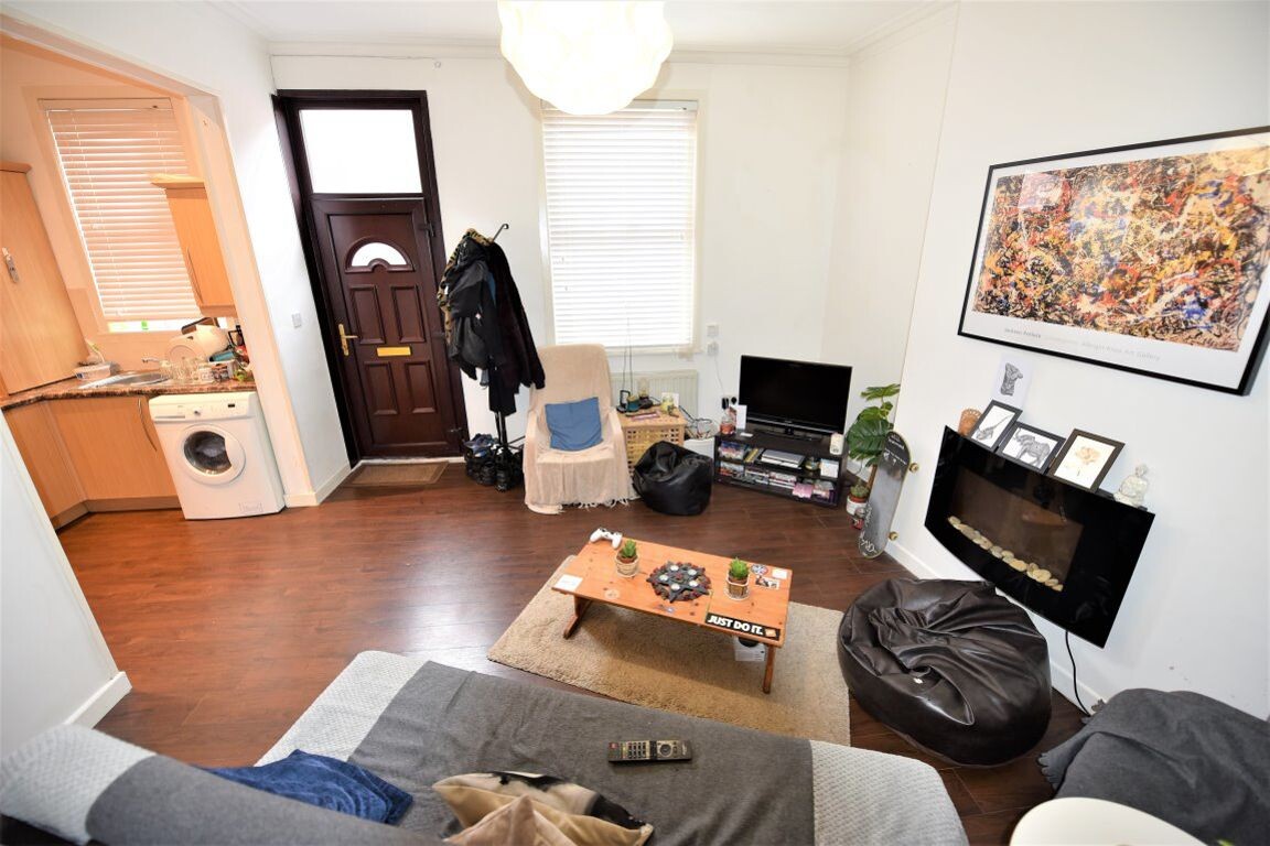 2 bedroom house for rent Hyde Park, Leeds, LS6 1PL UniHomes