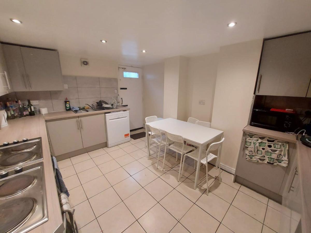 7 bedroom house for rent Brudenell Road, Hyde Park Leeds, LS6 1JD