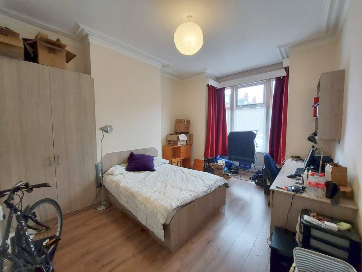 7 bedroom house for rent Brudenell Road, Hyde Park Leeds, LS6 1JD