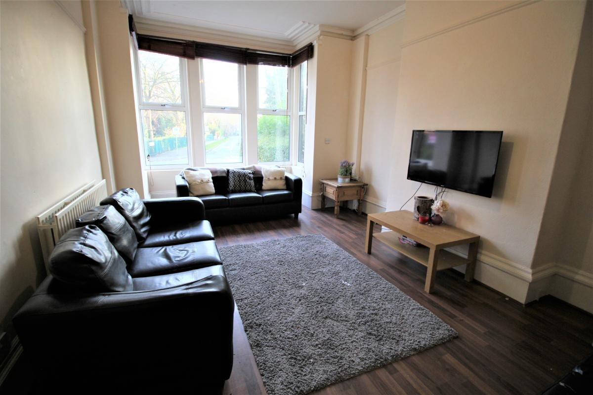 8 bedroom house for rent Kirkstall Lane, Leeds, LS6 3EJ UniHomes