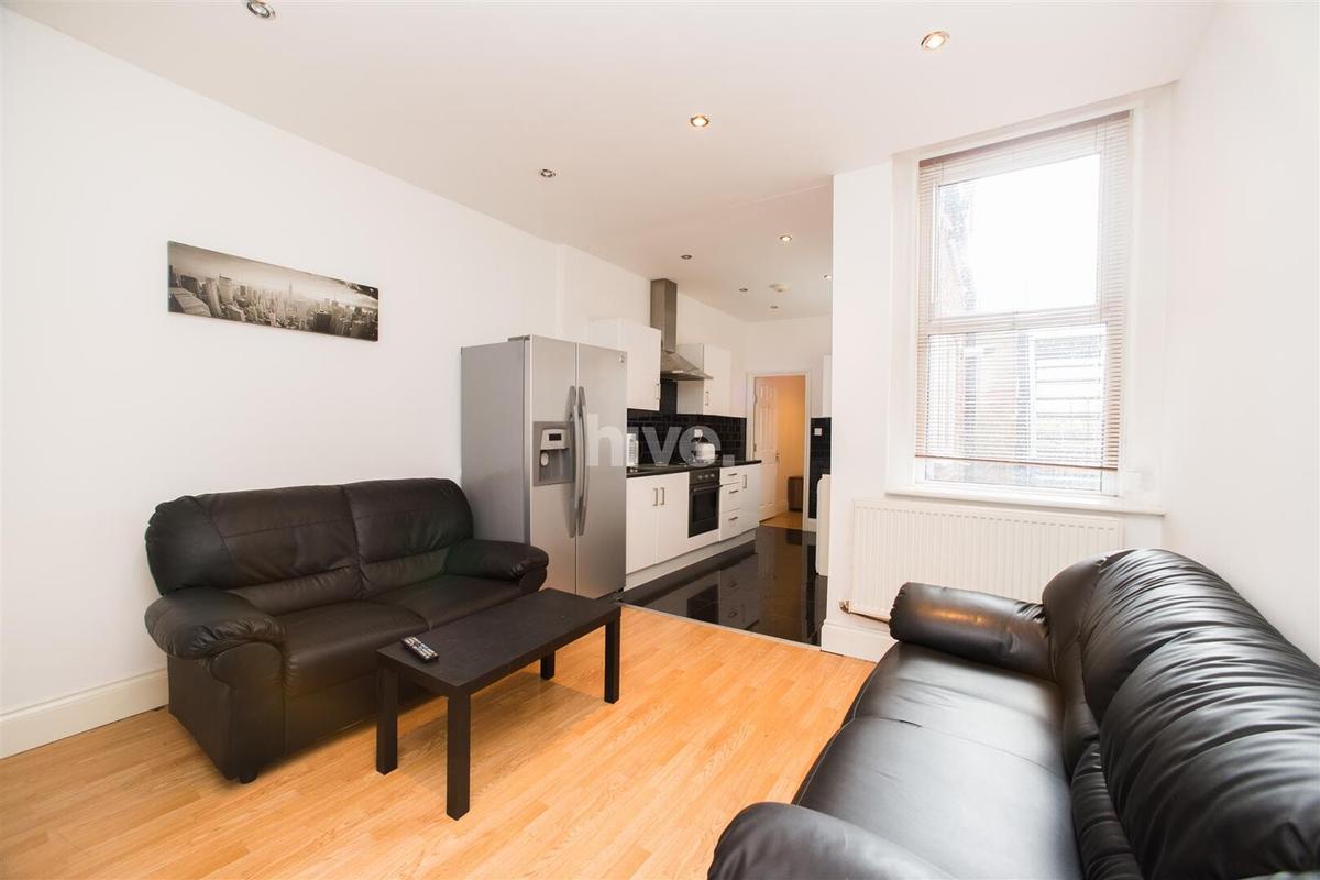 3 bedroom apartment for rent Stratford Road, Newcastle, NE6 5AS UniHomes