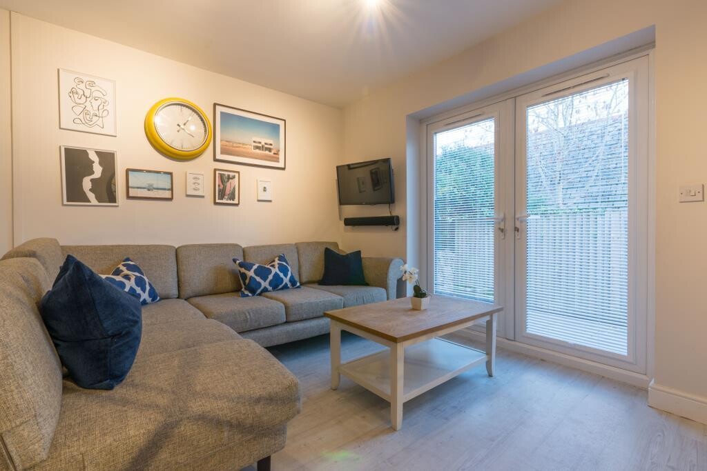 7 bedroom house for rent Lochaber Street, Cardiff, CF24 3LS UniHomes