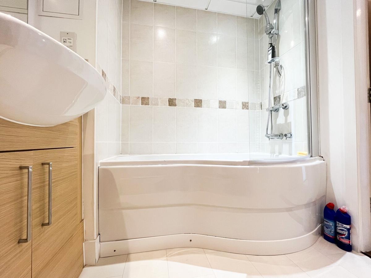 2 bedroom apartment for rent Duncansby House Ferry Court, Cardiff, CF11