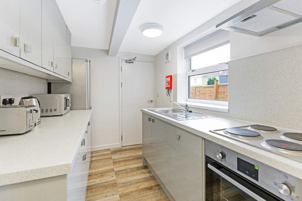 4 bedroom house for rent Southmead Road Horfield, Bristol, BS10 5EN