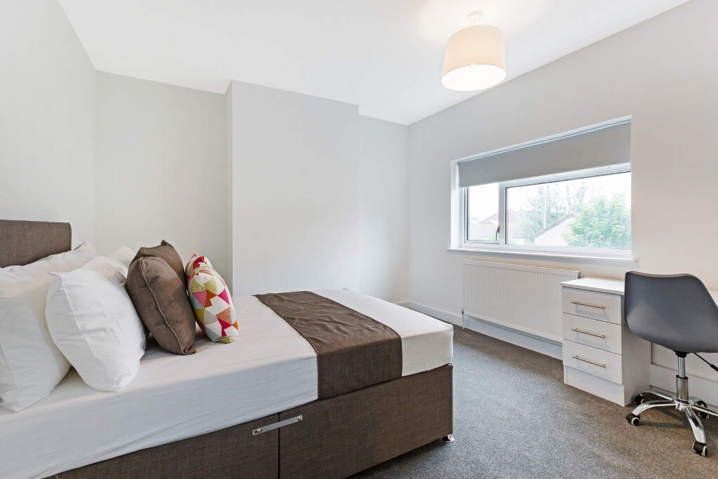 4 bedroom house for rent Southmead Road Horfield, Bristol, BS10 5EN