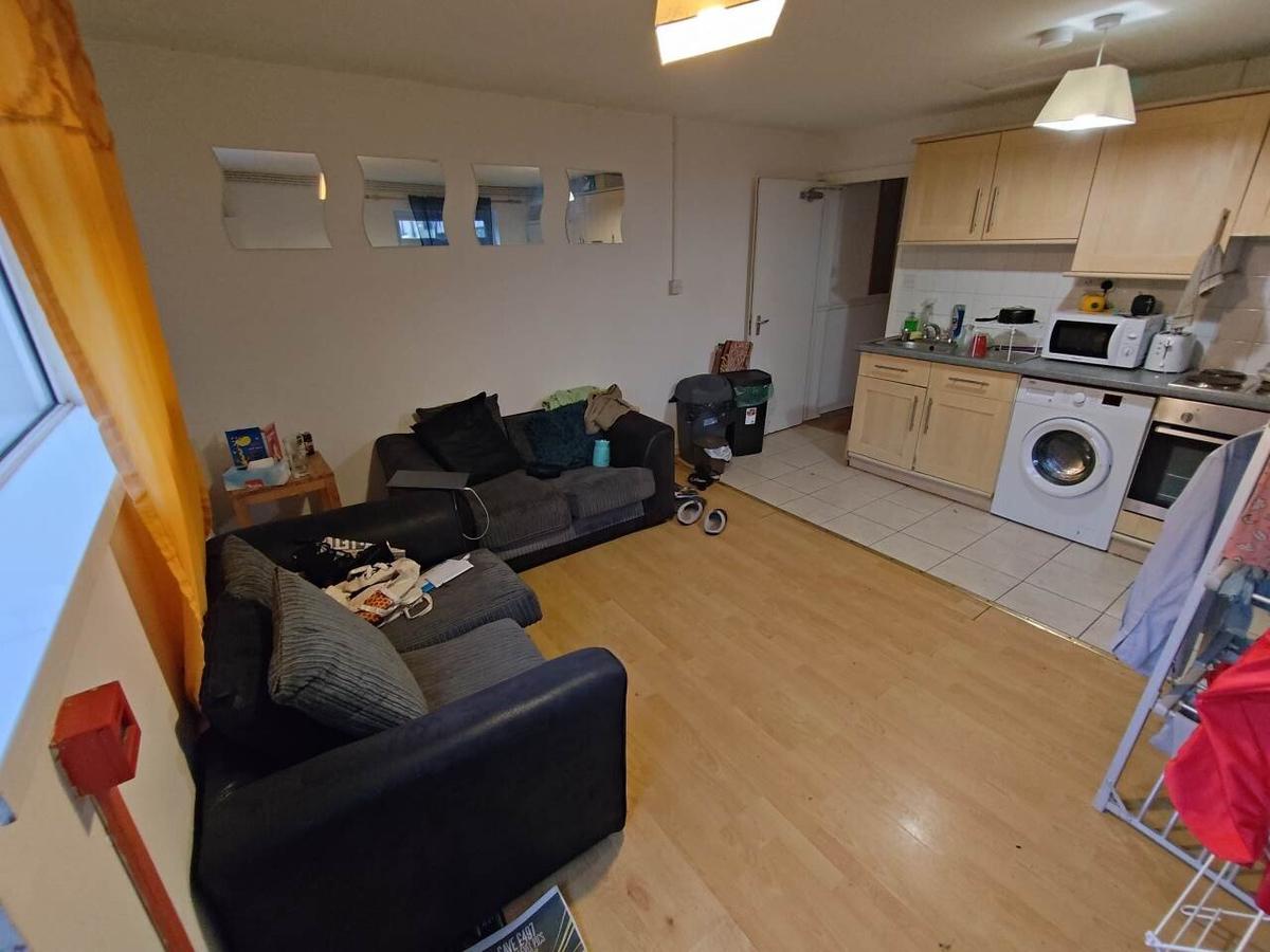 3 bedroom apartment for rent Richmond Road, Cardiff, CF24 3AY UniHomes