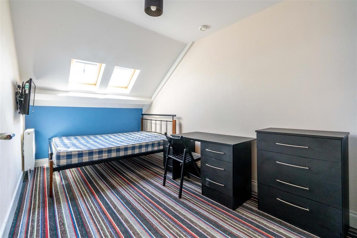 3 bedroom apartment for rent 87 Jesmond Road, Newcastle, NE2 1NH UniHomes