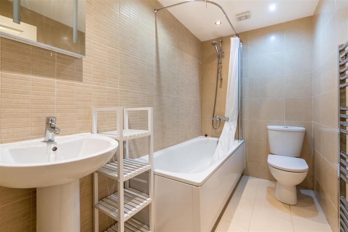 3 bedroom apartment for rent 87 Jesmond Road, Newcastle, NE2 1NH UniHomes