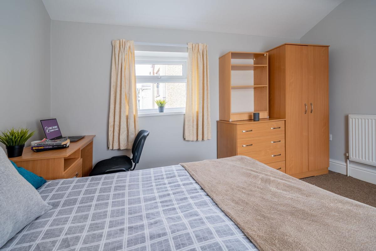 4 bedroom house for rent Western Street, Swansea, SA1 3JU UniHomes