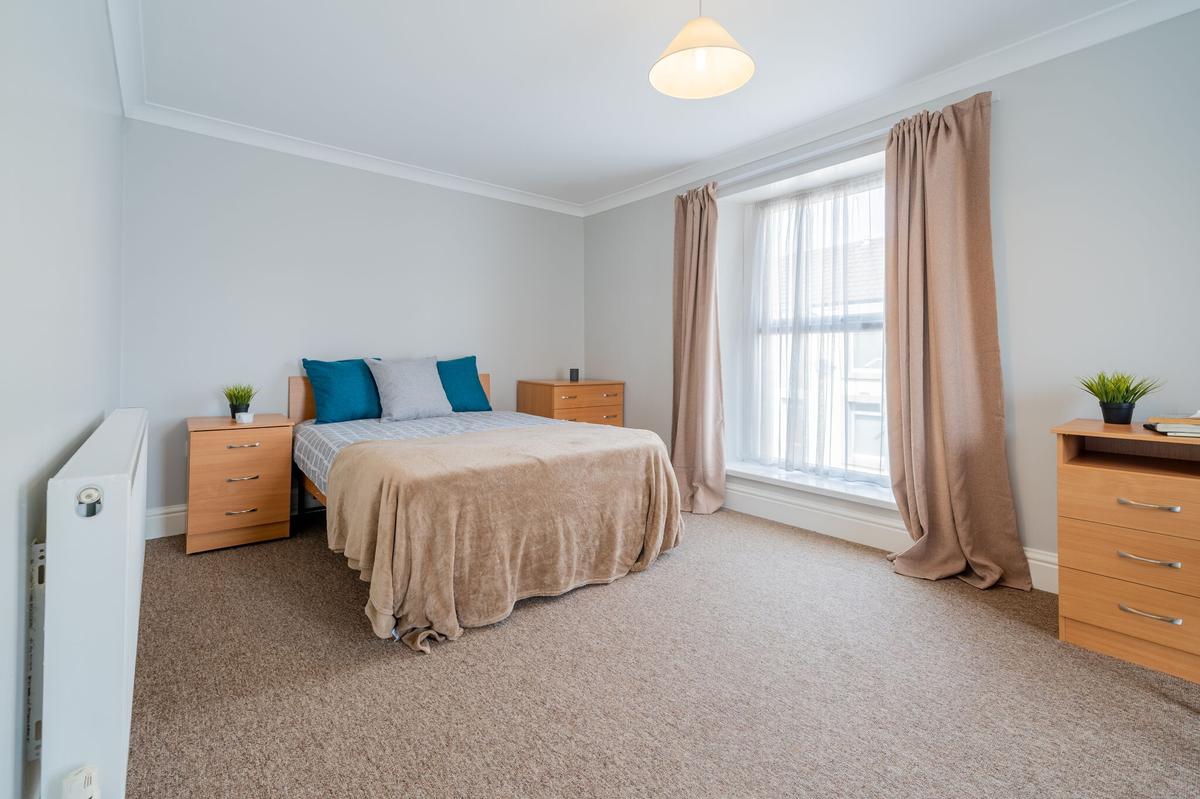 4 bedroom house on Western Street, Sandfields, Swansea